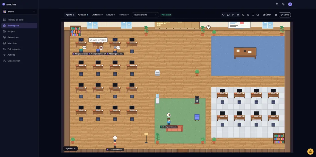 Page Workspace de Remotus : un bureau virtuel en pixel art où cinq agents Claude Code travaillent à leurs postes, avec bulles d’activité et compteurs Agents, Au travail, En attente, Erreurs et Terminés.